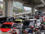 kendaraan-terjebak-macet-tepatnya-di-depan-kantor-dprd-makassar-sabtu-12122020-1.jpg<pf>kendaraan-terjebak-macet-tepatnya-di-depan-kantor-dprd-makassar-sabtu-12122020-2.jpg<pf>kendaraan-terjebak-macet-tepatnya-di-depan-kantor-dprd-makassar-sabtu-12122020-3.jpg<pf>kendaraan-terjebak-macet-tepatnya-di-depan-kantor-dprd-makassar-sabtu-12122020-4.jpg