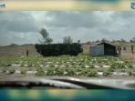 kendaraan-tni-ad-rusak-ladang-petani.jpg