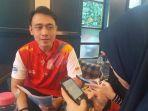 kepala-ai-dso-cabang-makassar-dodik-priambodo-memberi.jpg