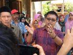 kepala-desa-bontonyeleng-andi-mauragawali-memakai-kacamata.jpg