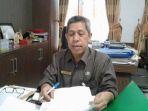 kepala-dinas-pendidikan-maros-takdir-di-ruangannya-2f.jpg