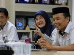 kepala-sd-islam-athirah-khasan-bersama-kepala-departemen-support.jpg