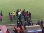 keributan-yang-terjadi-antara-ferdinand-dan-panpel-psm.jpg
