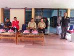 ketua-bawaslu-sulsel-laode-arumahi-saat-memberikan-materi.jpg