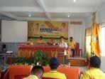 ketua-dpd-ii-partai-golkar-mamasa-h-sudirman-saat-menyampaikan-sambutannya.jpg