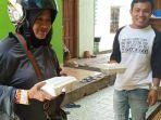 ketua-iwapi-enrekang-andi-fatmawati-nurdin-karumpa-berbagi-makanan.jpg