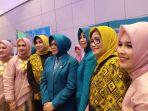 ketua-pkk-sulsel-liestaity-f-nurdin-foto-bareng-pengurus-ppk-sulsel21.jpg