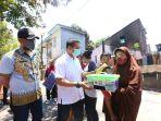 ketua-pmi-makassar-dr-syamsu-rizal-mi-mengunjungi-korban-kebakaran-kelurahan-rappocini.jpg