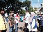 ketua-pmi-sulsel-adnan-purichta-ichsan-menyerahkan-sprayer-dan-bahan-desinfektan-1.jpg