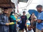 ketua-tim-penggerak-pkk-enrekang-hj-johra-mb-menyerahkan-bantuan-2322021.jpg