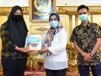 ketua-tim-penggerak-pkk-provinsi-sulawesi-selatan-sulsel-menerima-bantuan-19-set-apd.jpg