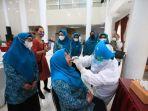 ketua-tp-pkk-makassar-menggelar-tes-swab-massal-gratis-d-rumah-jabatan-walikota.jpg