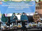 ketua-tp-pkk-makassar-rossy-timur-wahyuningsih-2292020.jpg