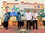 ketua-tp-pkk-sulsel-lies-f-nurdin-menyerahkan-bantuan-rp-100-juta.jpg