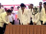 ketua-umum-pmi-jusuf-kalla-melantik-dewan-kehormatan-dan-pengurus-pmi-sula.jpg