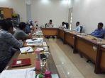 komisi-iii-memanggil-dlh-di-ruang-rapat-komisi-iii-dprd-luwu-timur.jpg