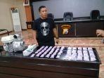 kompol-diari-astetika-menunjukan-barang-bukti-ekstasi-tangkapannya.jpg