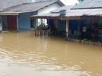 kondisi-banjir-di-btn-ampil-mamuju-sulawesi-barat-sulbar-air-masuk-ke-rumah-warga.jpg