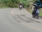 kondisi-jalan-poros-enrekang-tana-toraja-tepatnya-wilayah-lingkungan-kulinjang-kelurahan-tuara.jpg