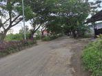 kondisi-jalan-rusak-di-jalur-dua-menuju-kantor-dprd-bone.jpg