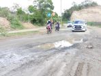 kondisi-jalan-rusak-di-jl-sawerigading-sengkang_20180907_143352.jpg