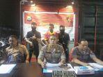 konferensi-pers-polda-sulsel-tekait-kasus-pembunuhan-sitti-umrah-2.jpg