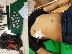 korban-dan-barang-bukti-senjata-tajam-yang-diamankan-polisi.jpg
