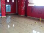 kotoran-hewan-di-stadion-pangkep-dan-botol-miras_20160226_154054.jpg
