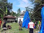 kpps-di-lingkungan-kulinjang-enrekang-mulai-mendirikan-tempat-pemungutan-suara-tps_20180624_133205.jpg