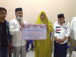 kpu-bulukumba-menyerahkan-santunan-kepada-3r3r.jpg