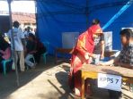 kpu-polman-melakukan-pemungutan-suara-ulang-psu-di-tps-03-kelurahan-takatidung_20180701_183551.jpg