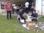 kpud-toraja-utara-membakar-soal-tes-tulis-calon-anggota-ppk_20171023_171154.jpg