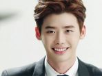 kronologi-lengkap-aktor-korea-lee-jong-suk-dideportasi-dari-indonesia-sempat-nangis-10-faktanya_20181106_133826.jpg