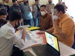 kuasa-hukum-sutinah-ado-anwar-ilyas-saat-ajakan-permohonan-sengketa-pemilu-ke-bawaslu.jpg