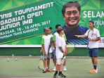 l-christoper-rungkat-memberikan_20170411_002109.jpg