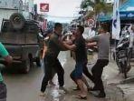 lagi-viral-baku-hantam-oknum-tni-vs-2-polisi.jpg