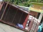 lakalantas-terjadi-di-jalan-poros-enrekang-sidrap-tepatnya-di-desa-pudukku.jpg