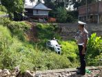 lalin-di-enrekang_20170321_144357.jpg<pf>terjun-ke-jurang_20170321_144441.jpg