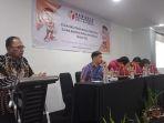 laode-arumahi-memberi-sambutan-pada-sosialisasi-pengawasan.jpg