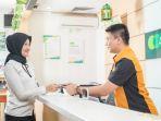layanan-di-salah-satu-outlet-pegadaian-420221.jpg