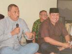 legislator-ppp-bulukumba-andi-pangerang-hakim-memegang-microfon.jpg