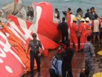 lihat-bangkai-airasia.jpg