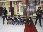 lima-pemuda-digelandang-tim-thunder-polda-sulsel-kamis-652021-dini.jpg