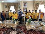 lions-club-makassar-mammiri-menyalurkan-bantuan-bagi-korban-banjir-3.jpg<pf>lions-club-makassar-mammiri-menyalurkan-bantuan-bagi-korban-banjir-2.jpg<pf>lions-club-makassar-mammiri-menyalurkan-bantuan-bagi-korban-banjir-di-ujungloe-1.jpg