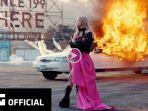 lirik-dan-arti-lagu-on-the-ground-rose-blackpink-everything-i-need-is-on-the-ground.jpg