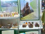 luwu-utara-memamerkan-buah-kakao-pada-pameran-indogreen.jpg