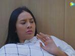 lydia-ketakutan-lihat-kinan-menuju-kamar-dengan-membawa-pisau.jpg
