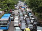 macet-panjang_20170112_214406.jpg<pf>macet-panjang2_20170112_214446.jpg