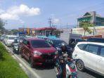 macet-parah-depan-kampus-uim.jpg