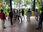 mahasiswa-demo-di-kantor-dprd-kabupaten-luwu-utara-jl-simpurusiang.jpg